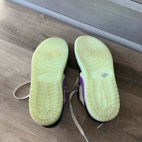 Nike Black and White Sneakers with Purple Accents - Picture 3 of 4